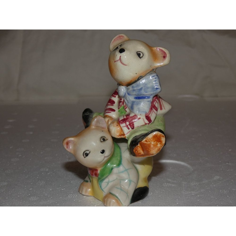 CERAMIC BEARS PLAYING LEAPFROG SALT PEPPER SHAKERS STACKABLE VINTAGE JAPAN MCM